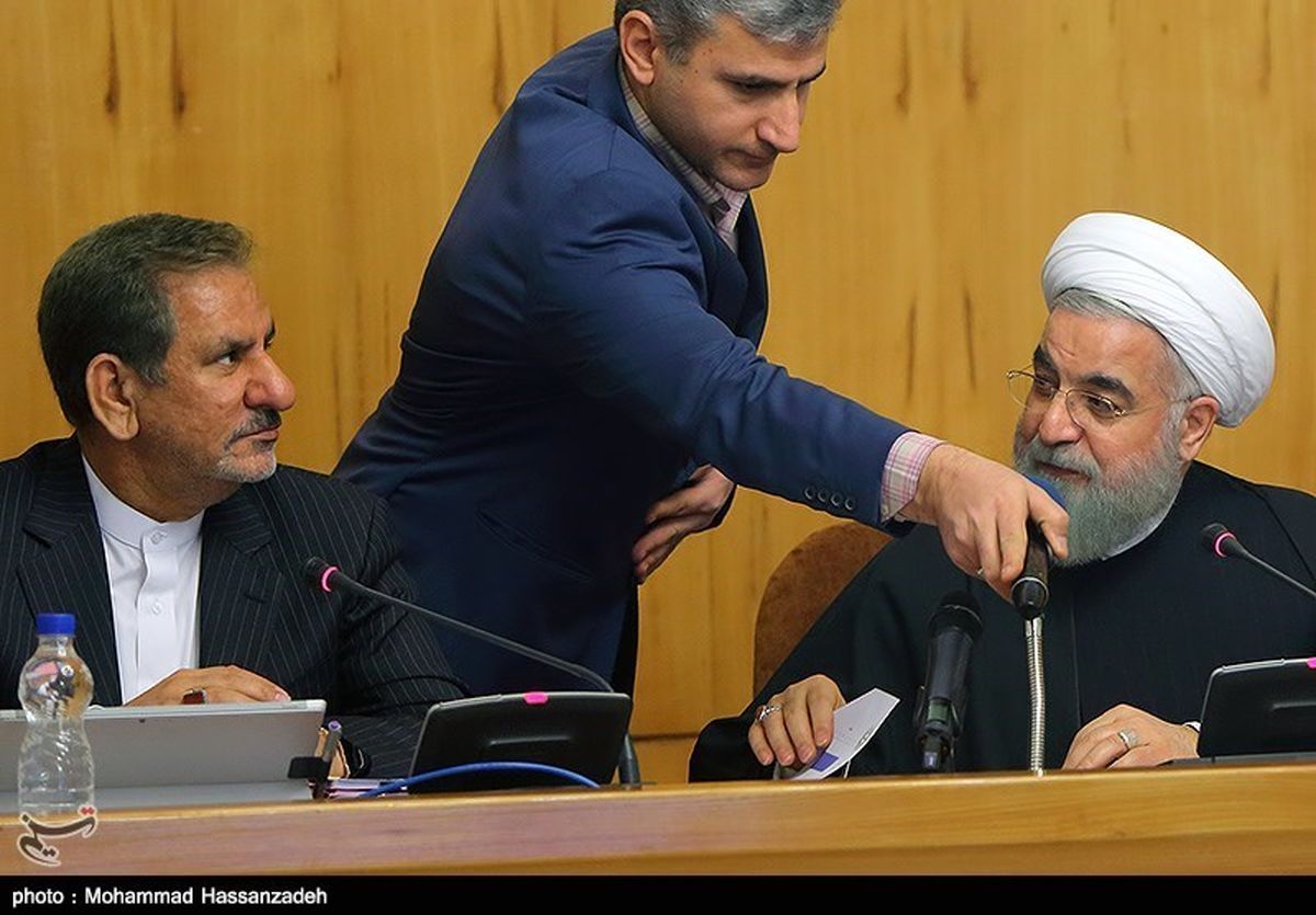 روحانی: عملکرد وزارت اقتصاد قابل قبول است