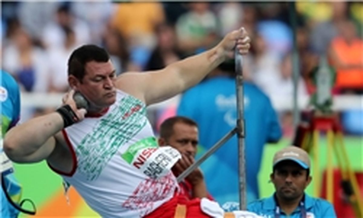 امیری مدالش را به شهدا و مربی اش تقدیم کرد