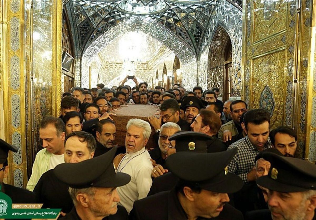 نخستین تصاویر از طواف "شهید محسن حججی" در حرم مطهر امام رضا(ع)