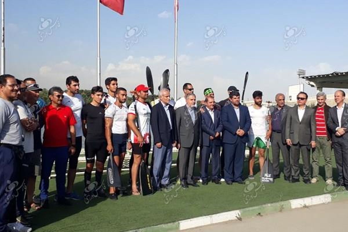 قایق سواری مسئولان در آزادی + تصاویر