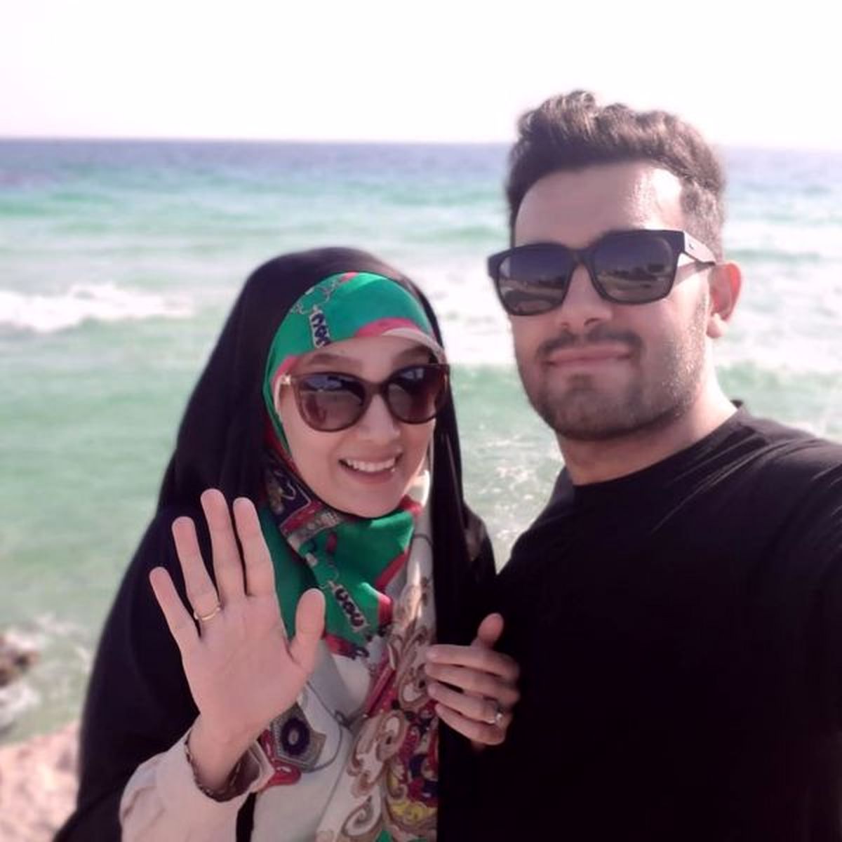 مژده خنجری و همسرش لب دریا + عکس