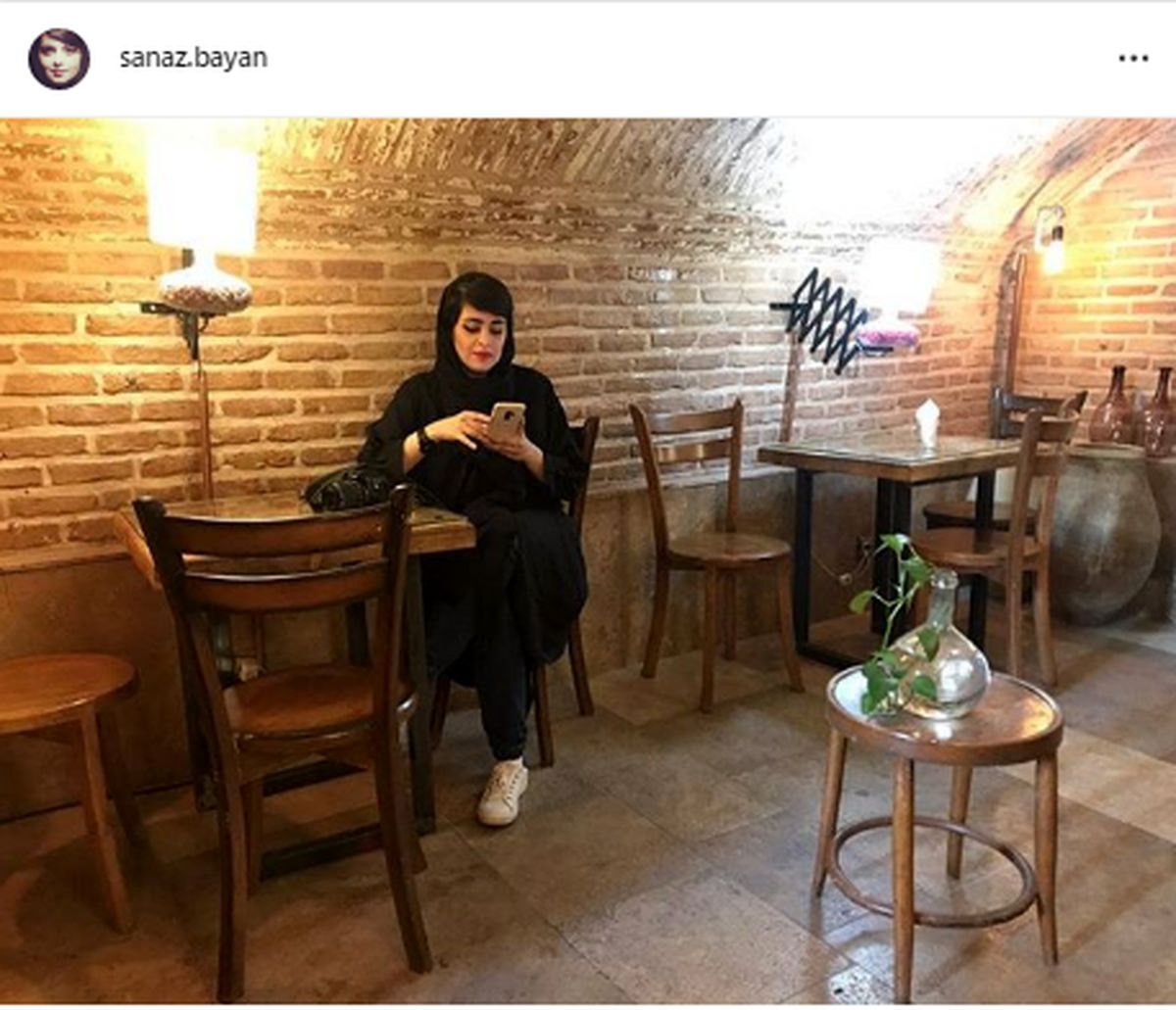 خلوت خانم کارگردان در کافه زیر زمینی+عکس