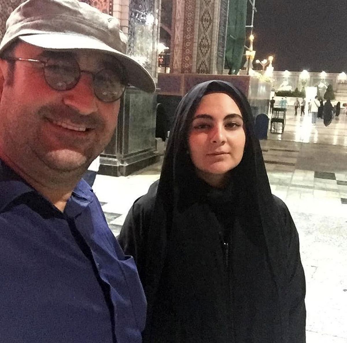 آقا بهبود و‌دخترش در زیارت + عکس