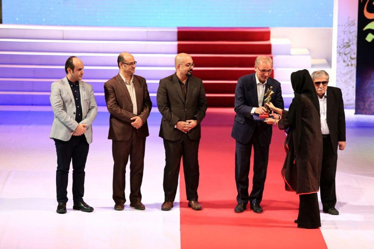 عمو پورنگ هم جایزه گرفت