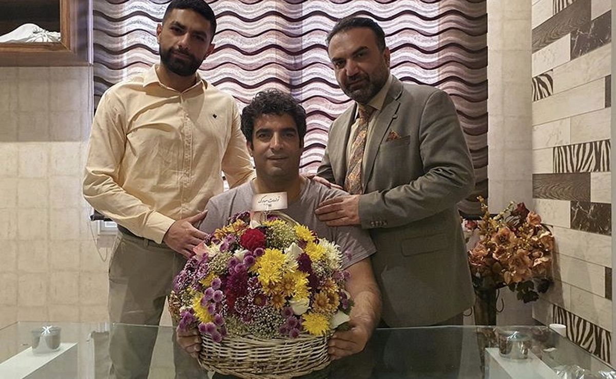 سبد گل زیبای منوچهر هادی + عکس