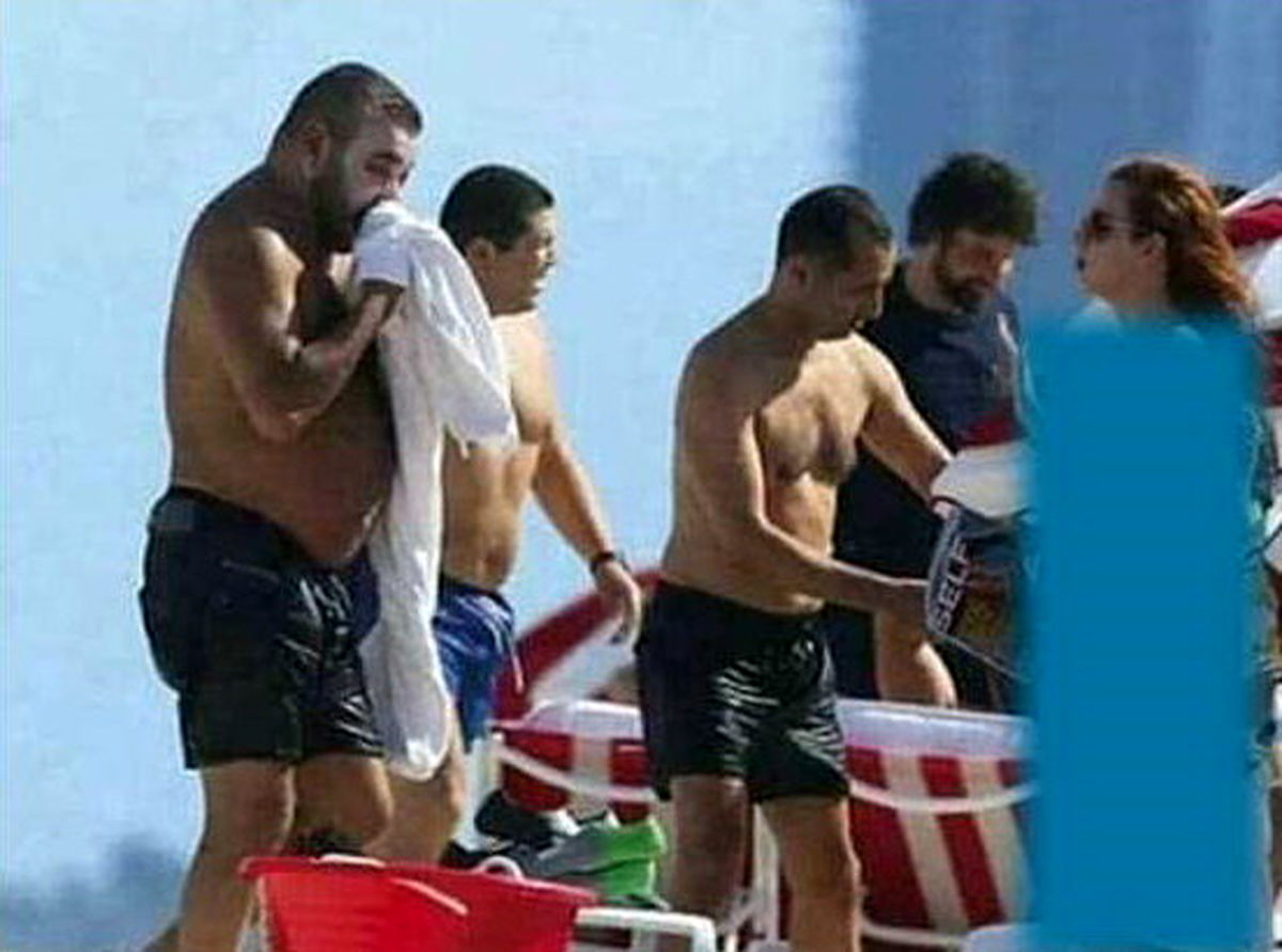 عکس جنجالی پادشاه مغرب و همسرش در ساحل/عکس