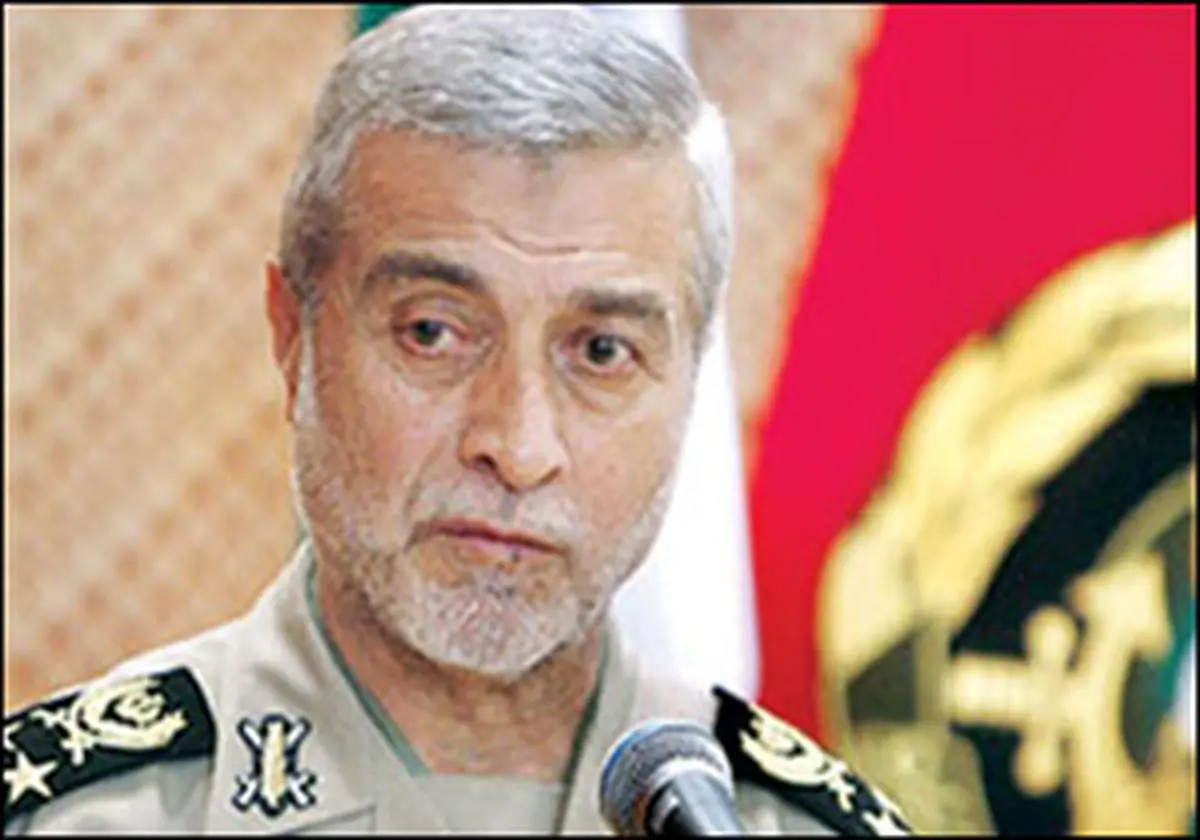 حضور فرمانده کل ارتش بر مزار همسر شهید بابایی