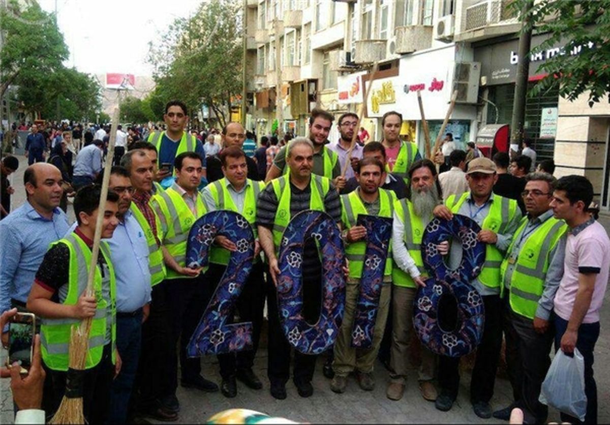 خیابانی دست به جارو شد