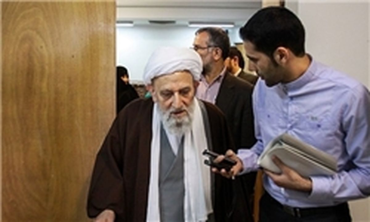توصیه آیت‌الله مهدوی‌کنی به زائران حرم مطهر رضوی