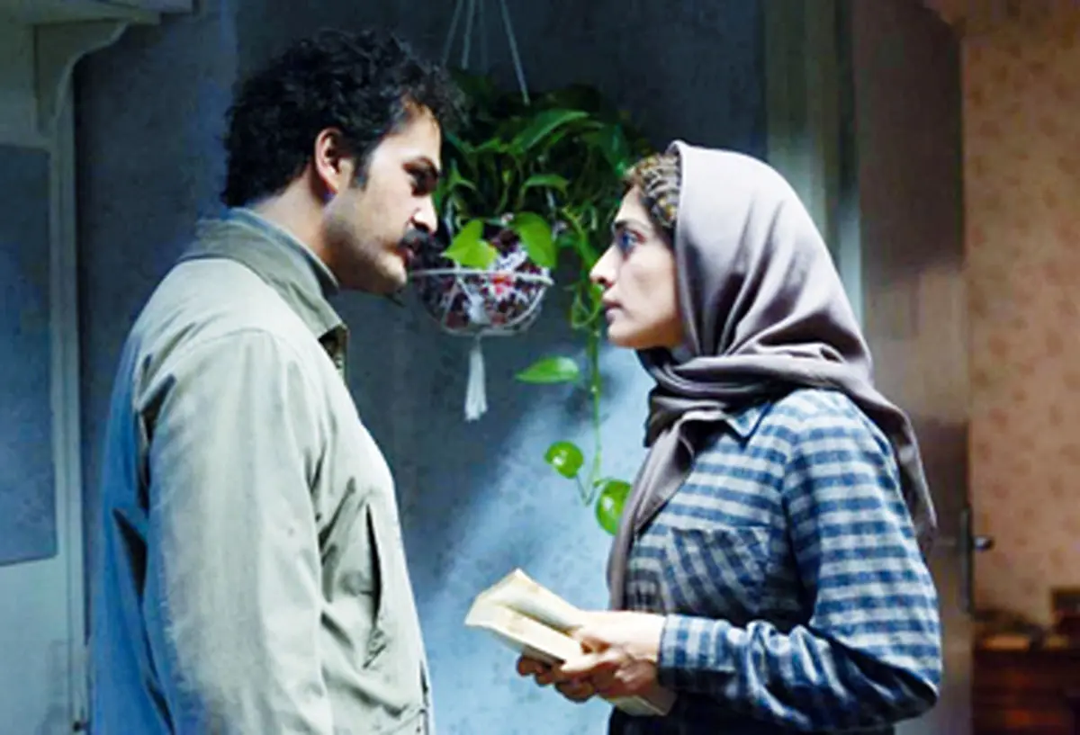 منافقین روی پرده سینما