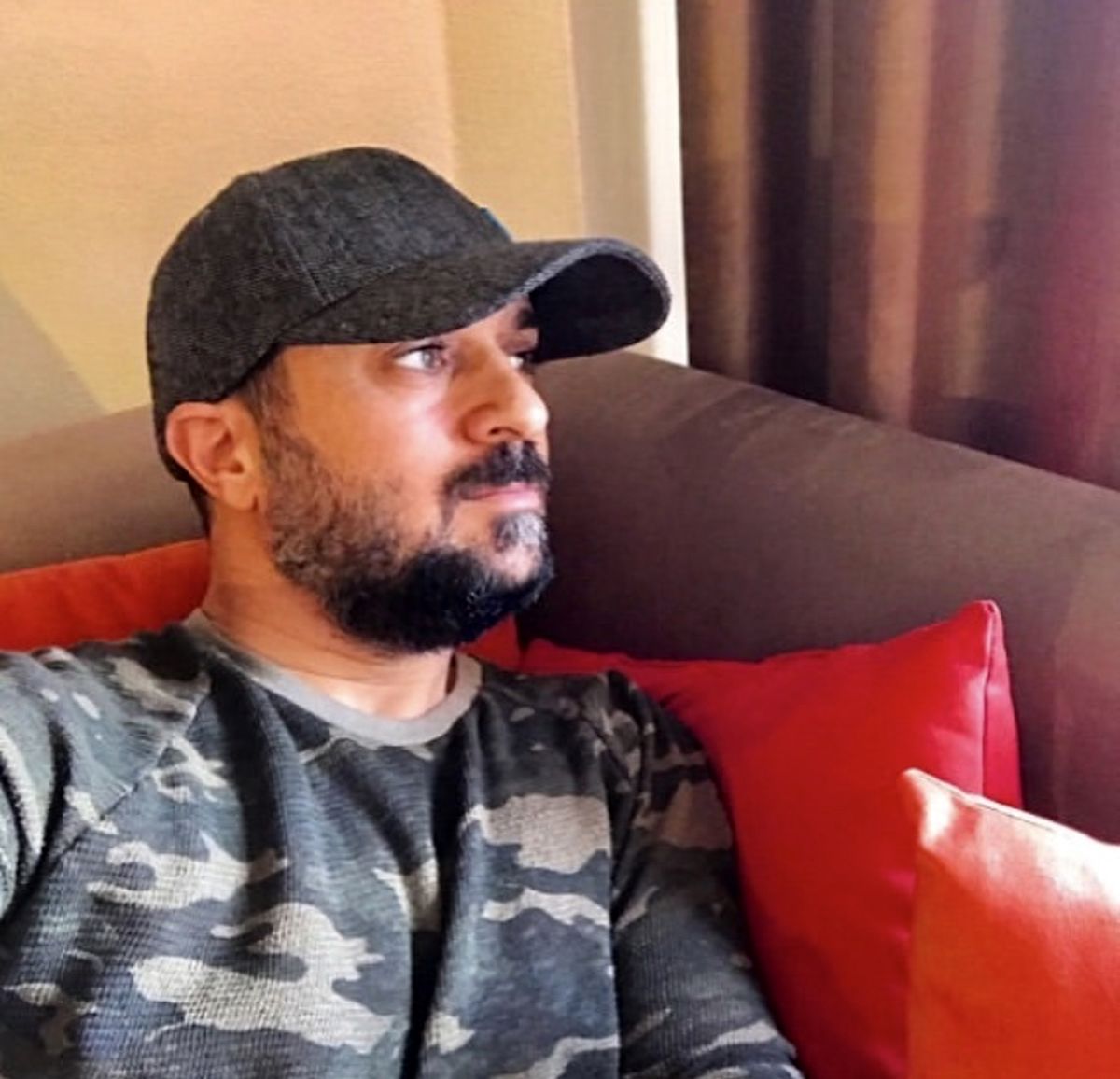 احمد مهرانفر در خانه اش + عکس