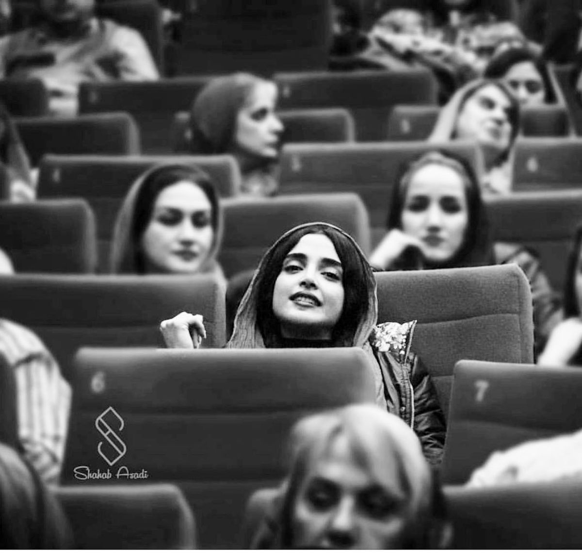 خودنمایی الهه حصاری در همایش+عکس