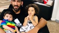 دو کوچولوی ناز در آغوش حامد حدادی