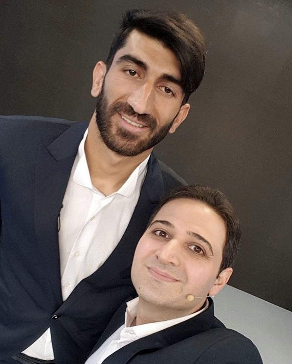 مجری مشهور صدا و سیما در کنار دروازه بان تیم ملی + عکس