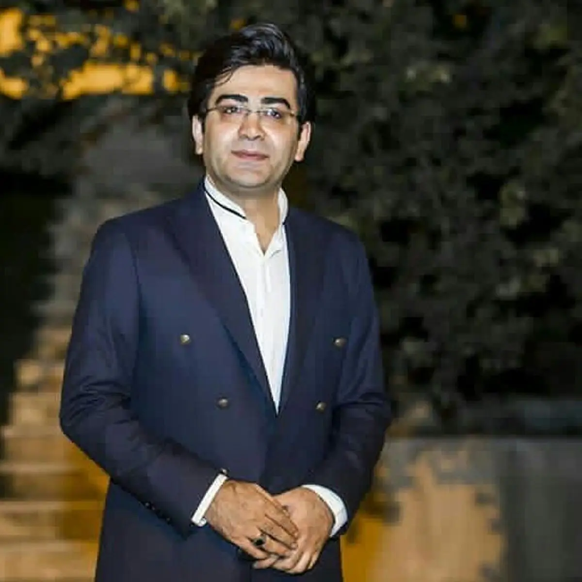شاه آبادی: فرزاد حسنی، مجری شب های قدر شد 