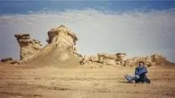 فروتن سر به بیابان گذاشت + عکس