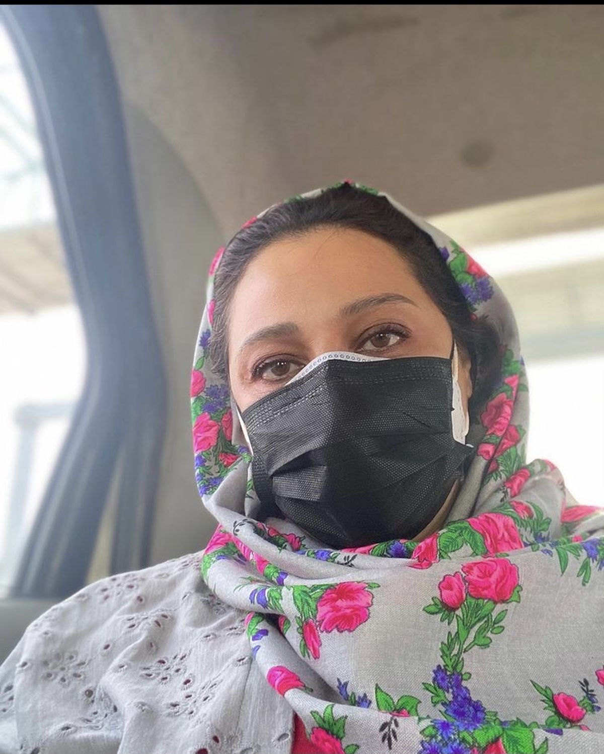 حال نگران شبنم مقدمی در تاکسی + عکس