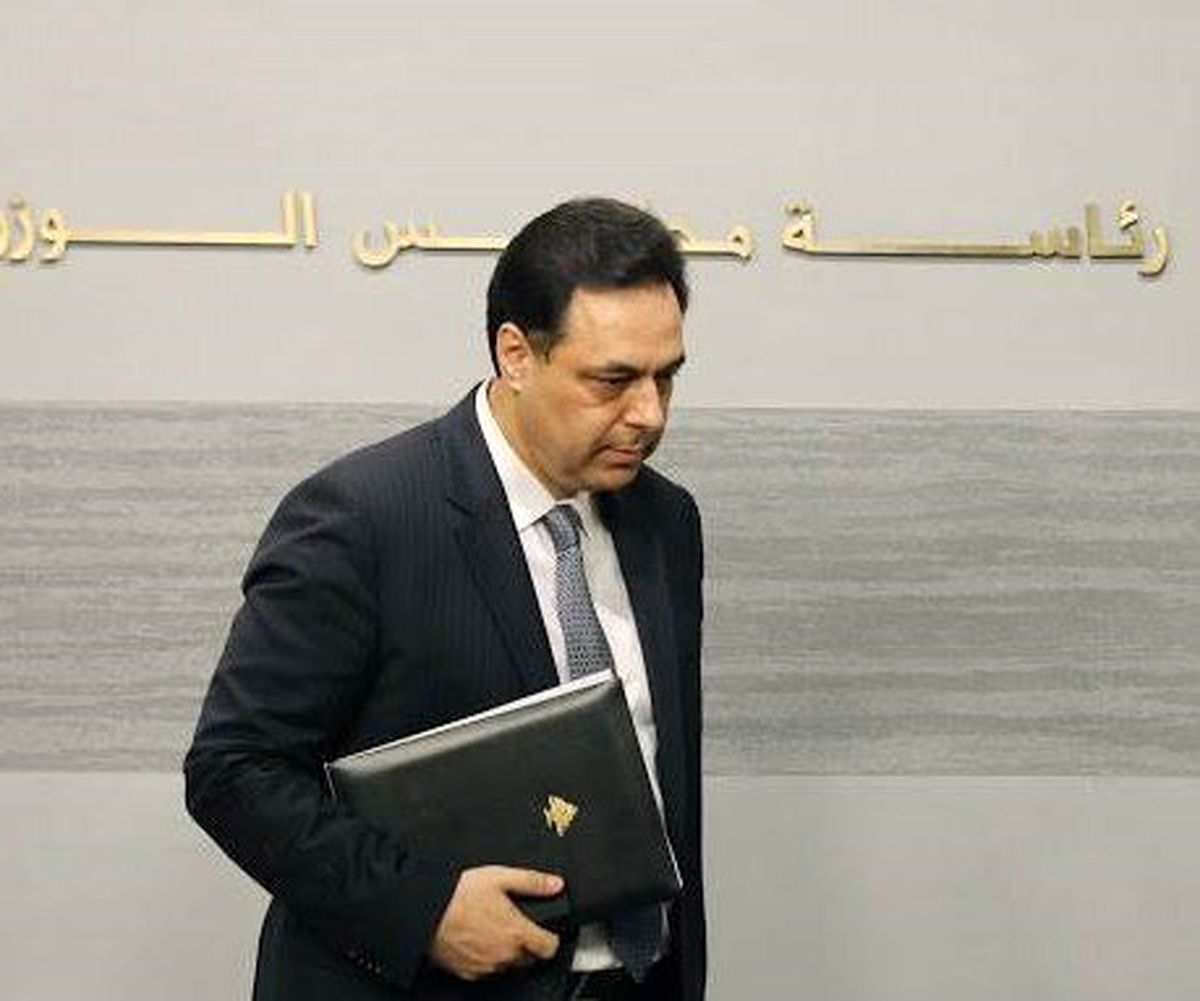 وزیر صنعت لبنان: دولت با قدرت به کارش ادامه می‌دهد
