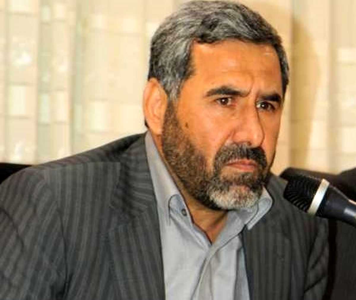 کاتب:غول بیکاری و از هم پاشیدگی اقتصادی جوانان را تهدید می‌کند