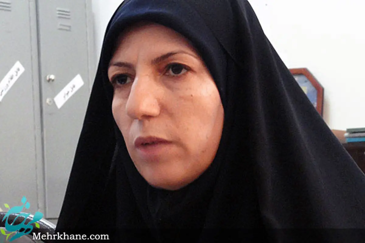 مربی تیم ملی در سفرهای خارجی با چادر حضور داد