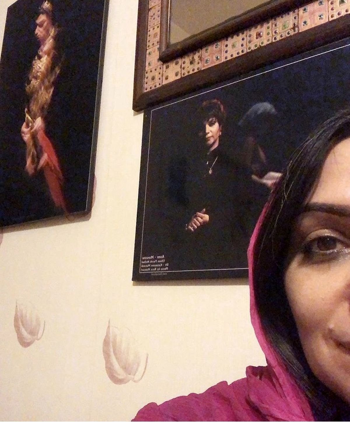 الهام‌پاوه‌نژاد در گوشه اش از خانه اش + عکس