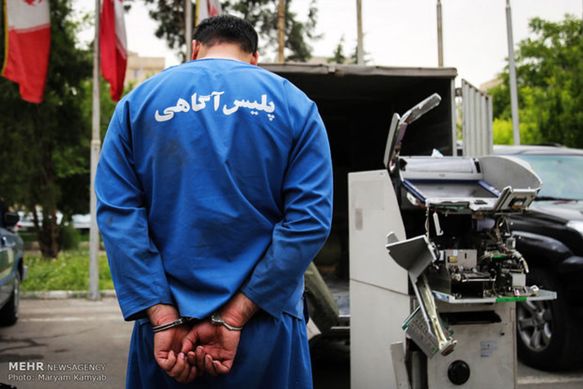 دستگیری سارقانی که با ون به سرقت می رفتند