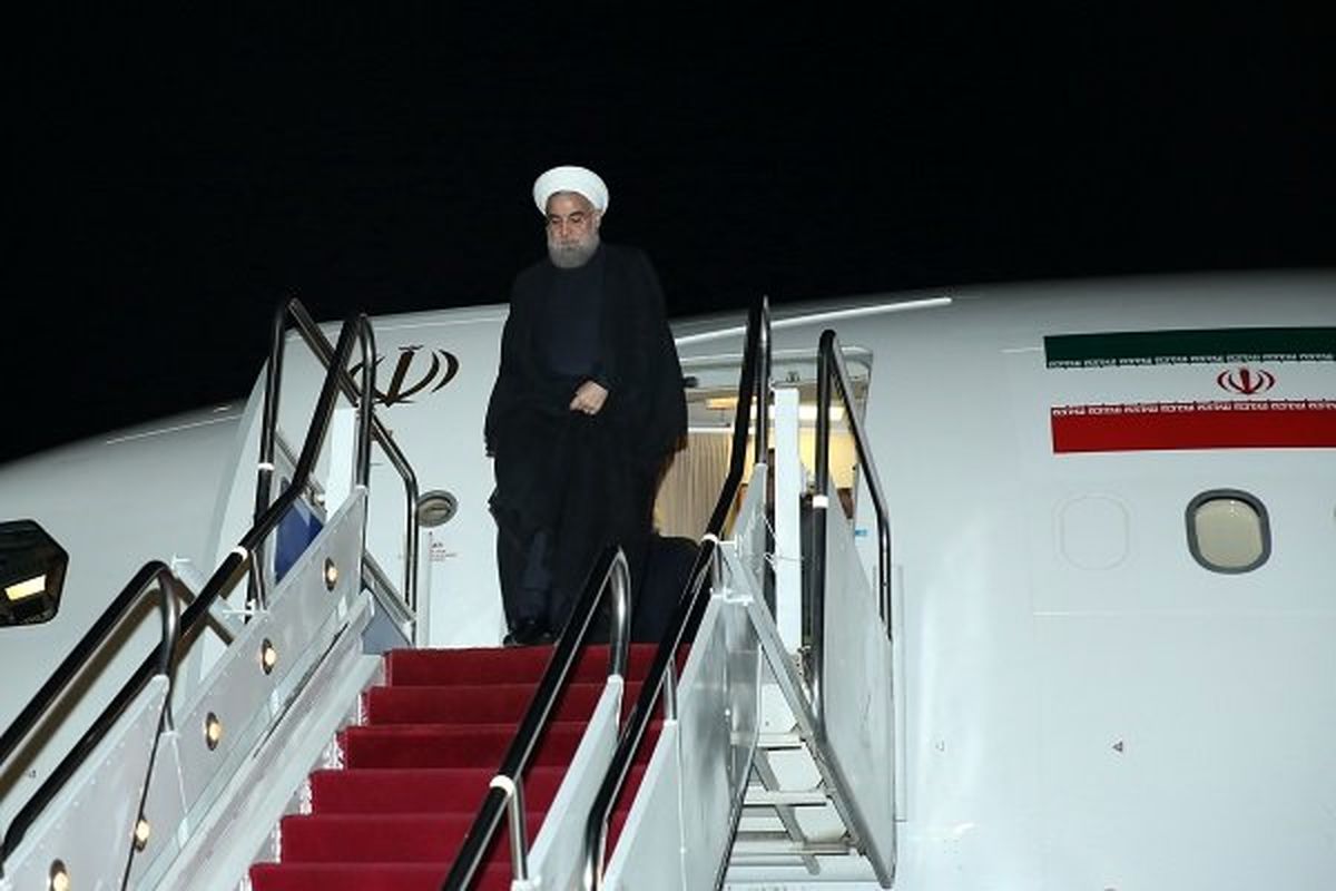 روحانی با استقبال جهانگیری و ولایتی وارد تهران شد
