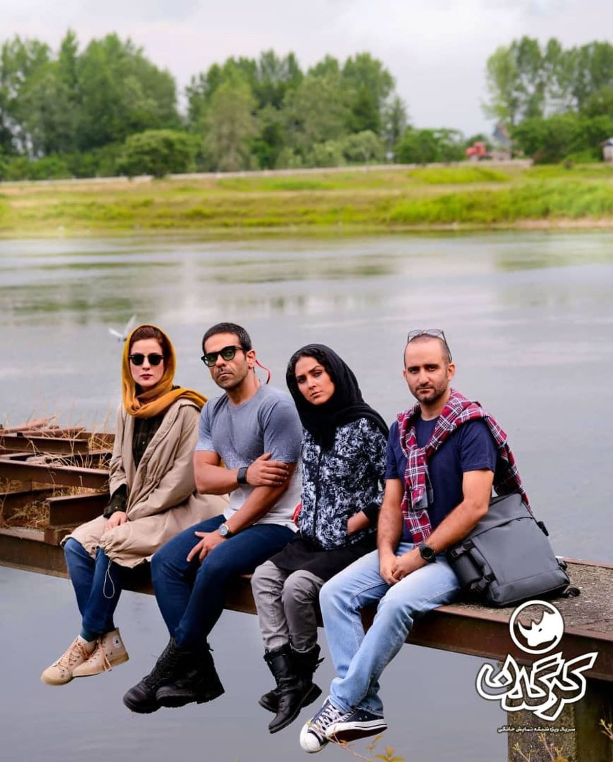 بازیگران گرگدن معلق میان زمین و دریا+عکس