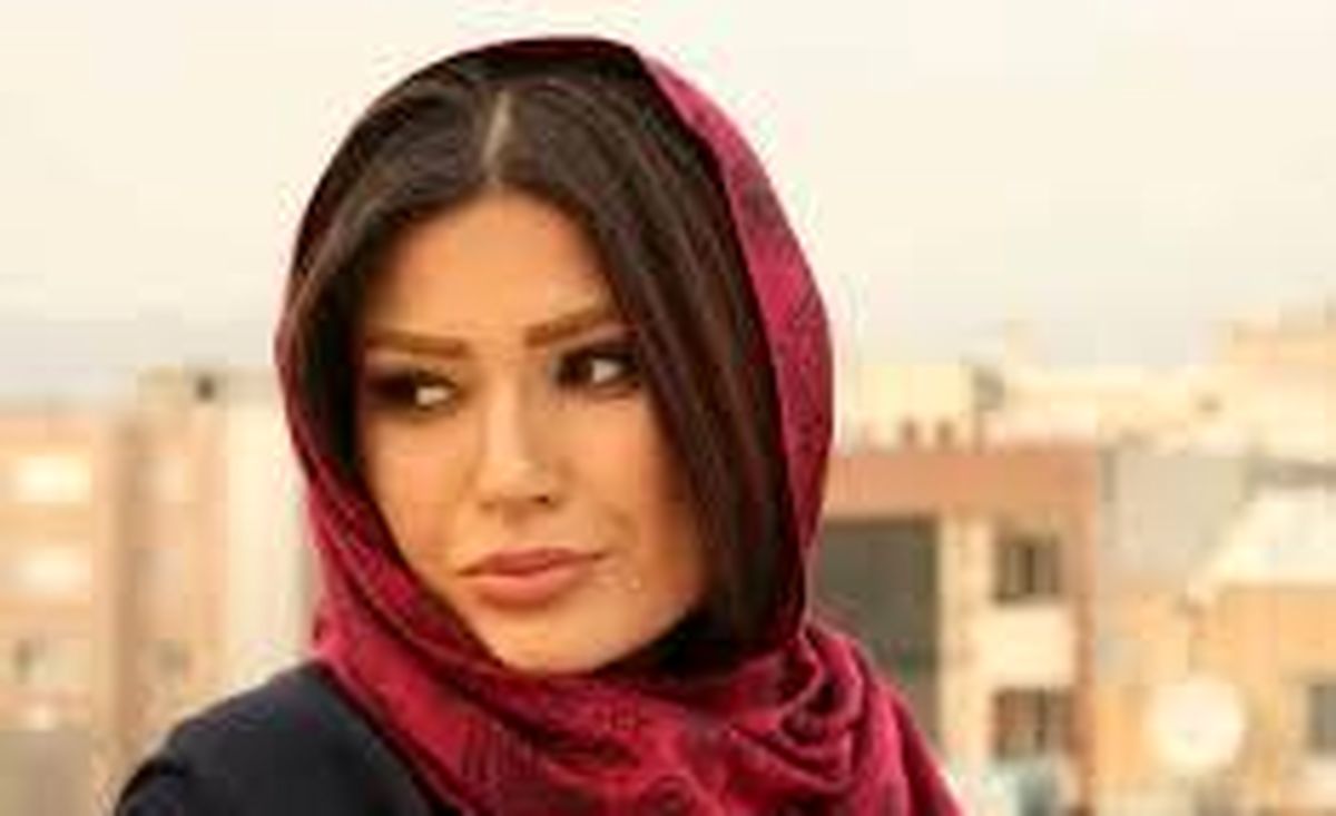 قیافه شیوا طاهری در اتومبیلش/عکس