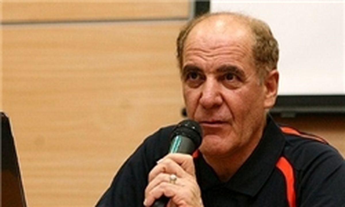 عسگری: داور باید یک کارت زرد به محسن بنگر می‌داد