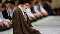 اقامه نماز جماعت ظهر و عصر به امامت امام‌خامنه‌ای در حسینیه امام خمینی(ره)