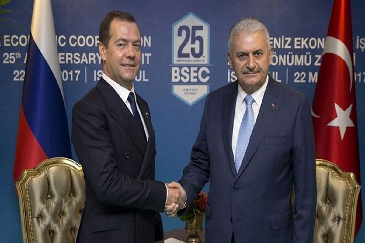رایزنی تلفنی نخست وزیران ترکیه و روسیه