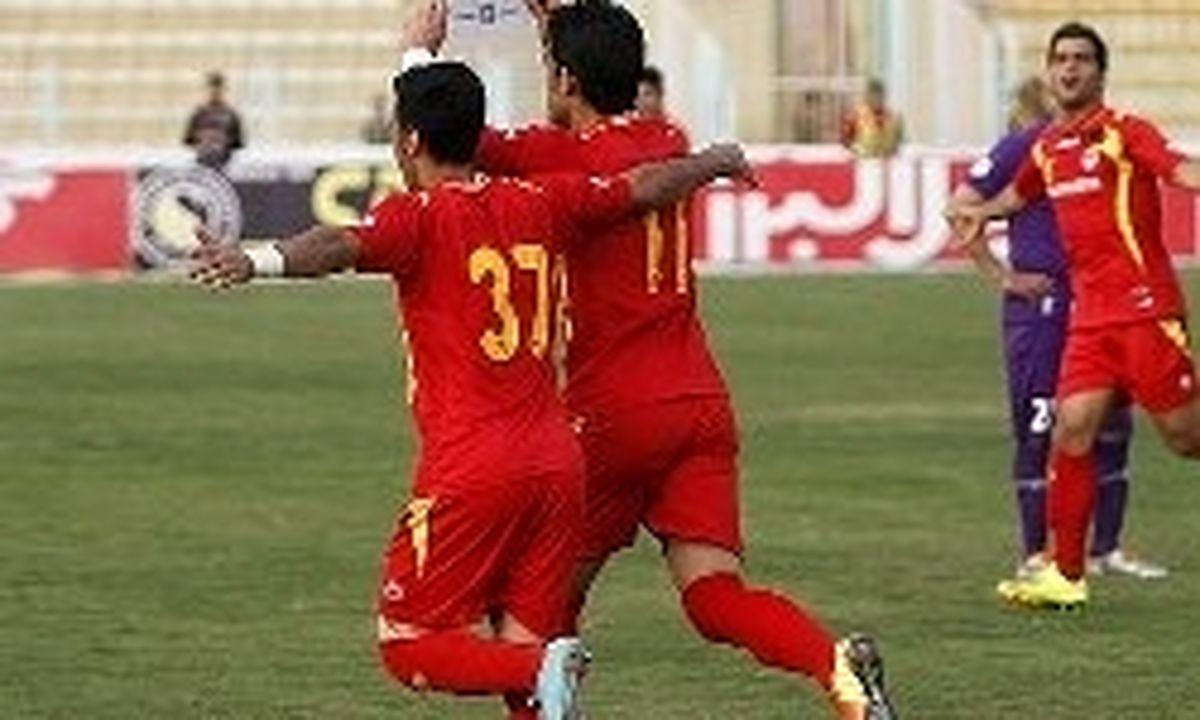پیروزی فولاد با گلزنی حاتمی