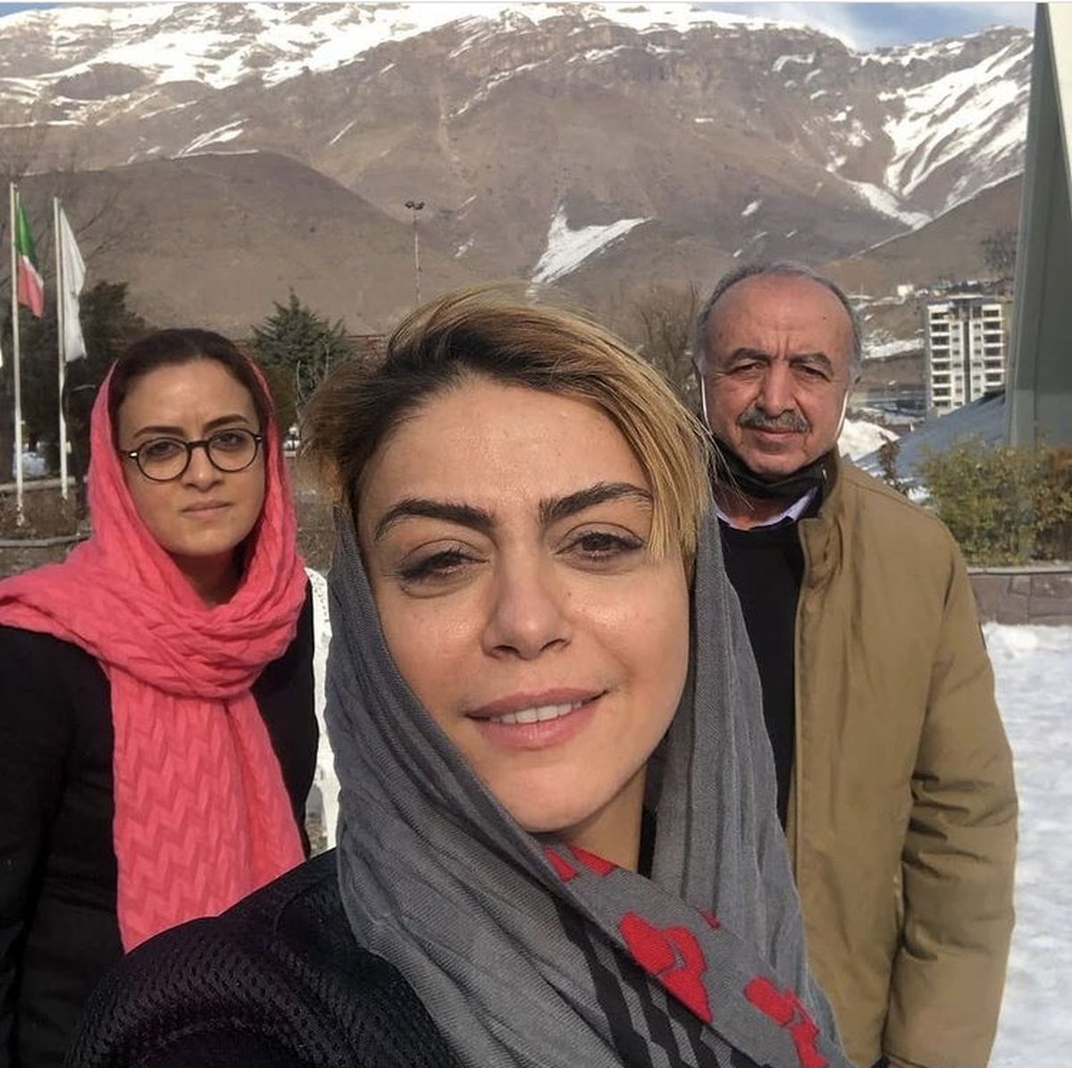 شبنم فرشادجو به همراه پدر و خواهرش + عکس