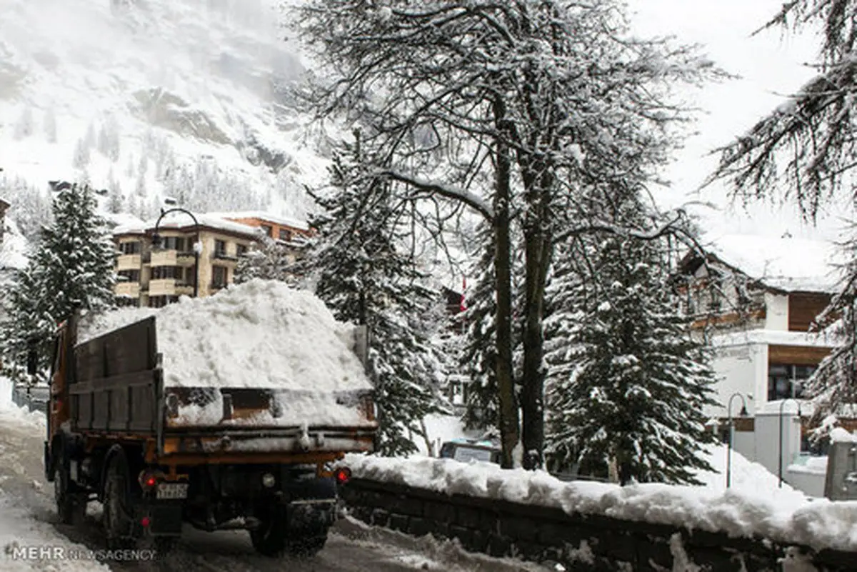 تخلیه روستا از ترس وقوع بهمن در سوئیس‎ (عکس)