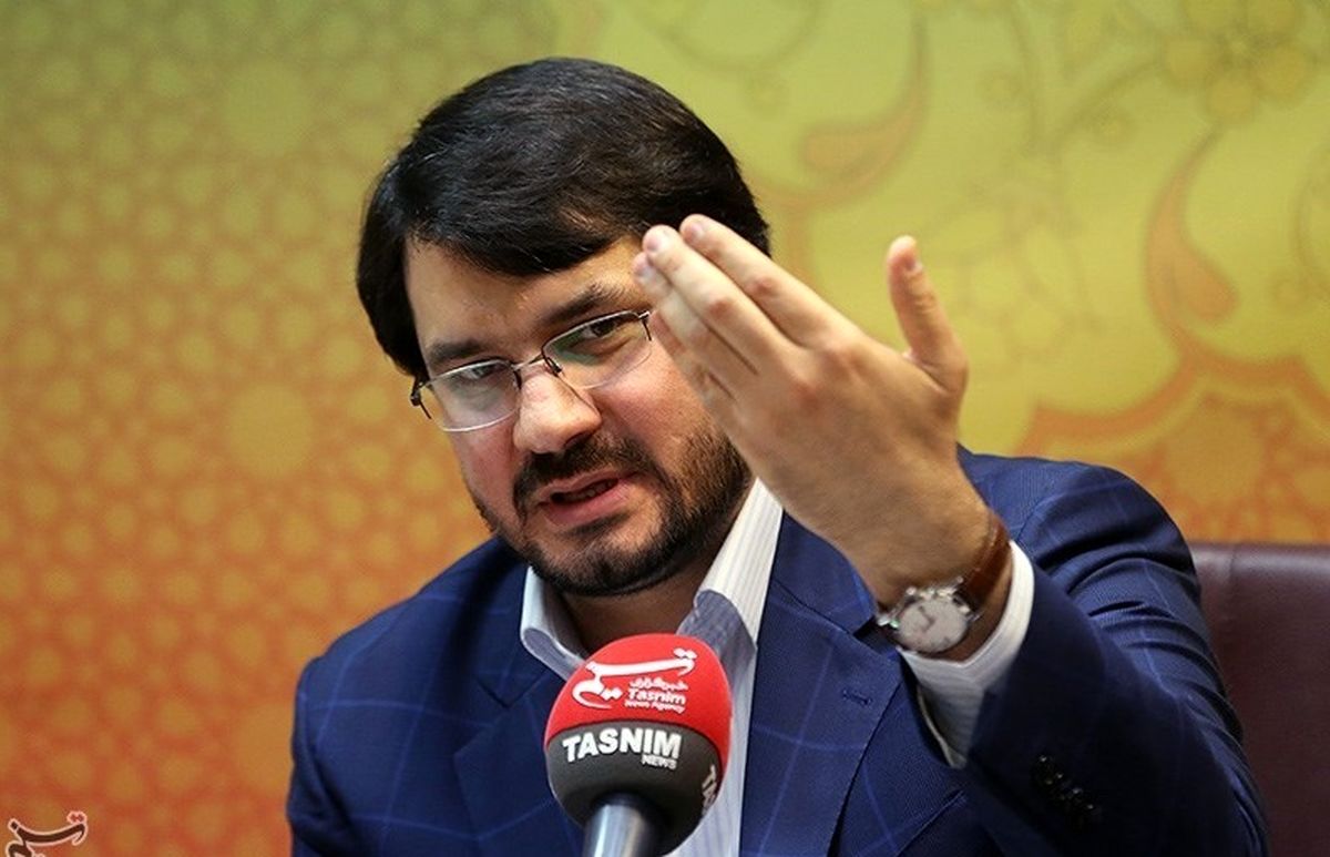 حضور "مهرداد بذرباش" و "دختر خردسالش" در راهپیمایی ۲۲ بهمن 