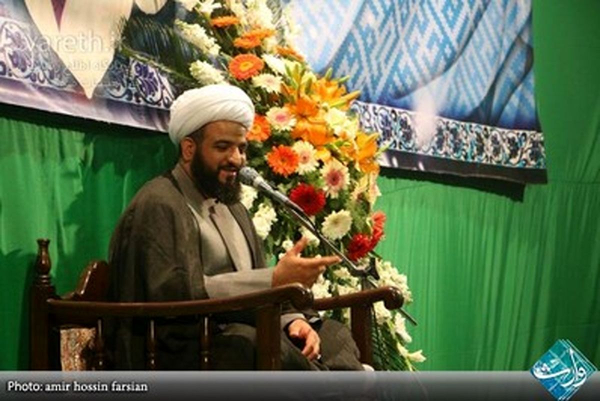 کسانی که می‌خواهند با شبکه‌های مفسد مقابله کنند باید متخصص باشند