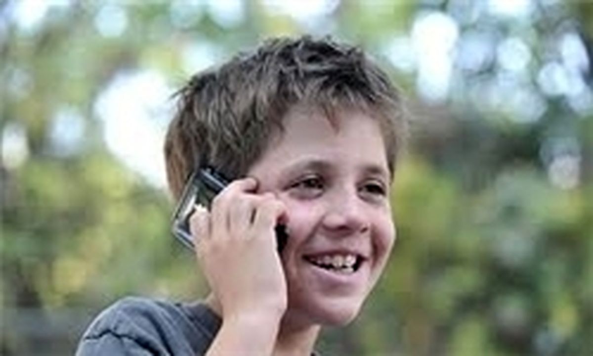 کی به کودک اجازه استفاده از تلفن همراه بدهیم