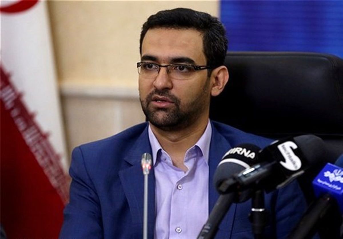 آذری جهرمی:‌ انحصاری بودن یک پیام‌رسان در کشور مطلوب نیست