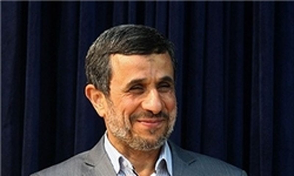 همه نشان‌ها شایسته احمدی‌نژاد است