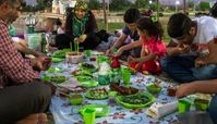 پنيري که به اندازه شيشليک چسبيد!/ دقايقي پاي سفره افطاري در يکي از بازارهاي بزرگ