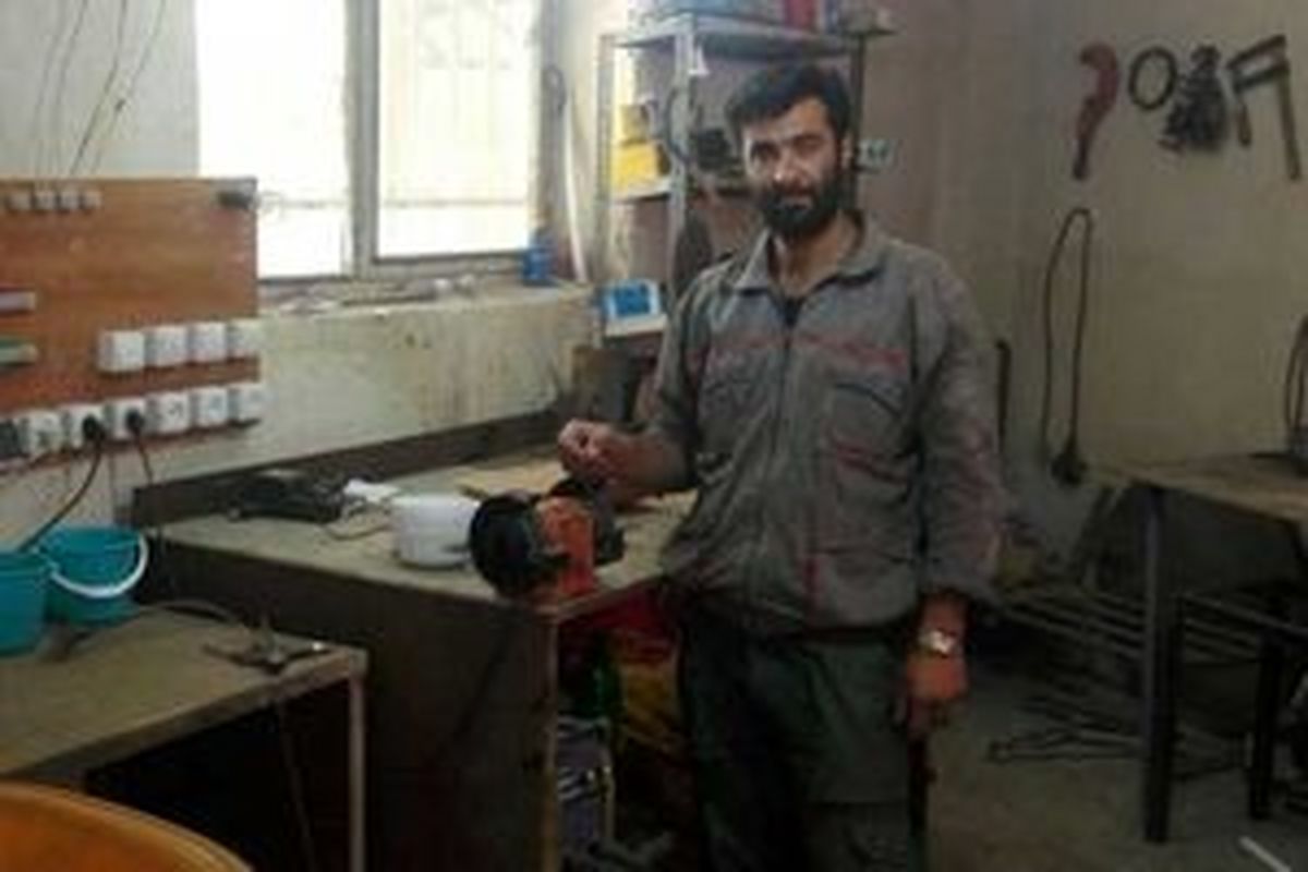 تعمیرکاری که ستاره شبکه‌های اجتماعی شد +عکس