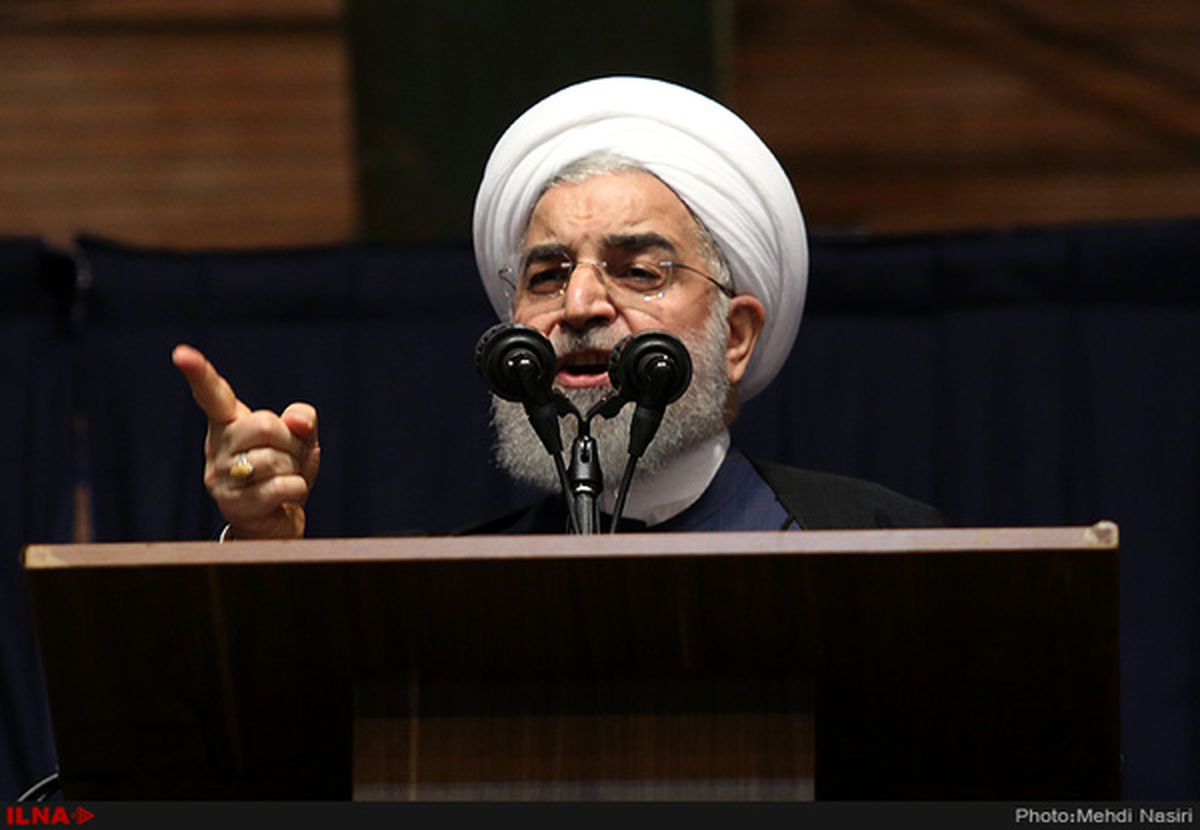 روحانی در مراسم رژه روز ارتش: در هیچ فسادی نامی از امیران ارتش وجود ندارد