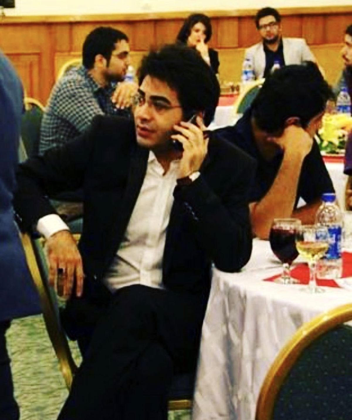 جوانی فرزاد حسنی در یک مراسم + عکس