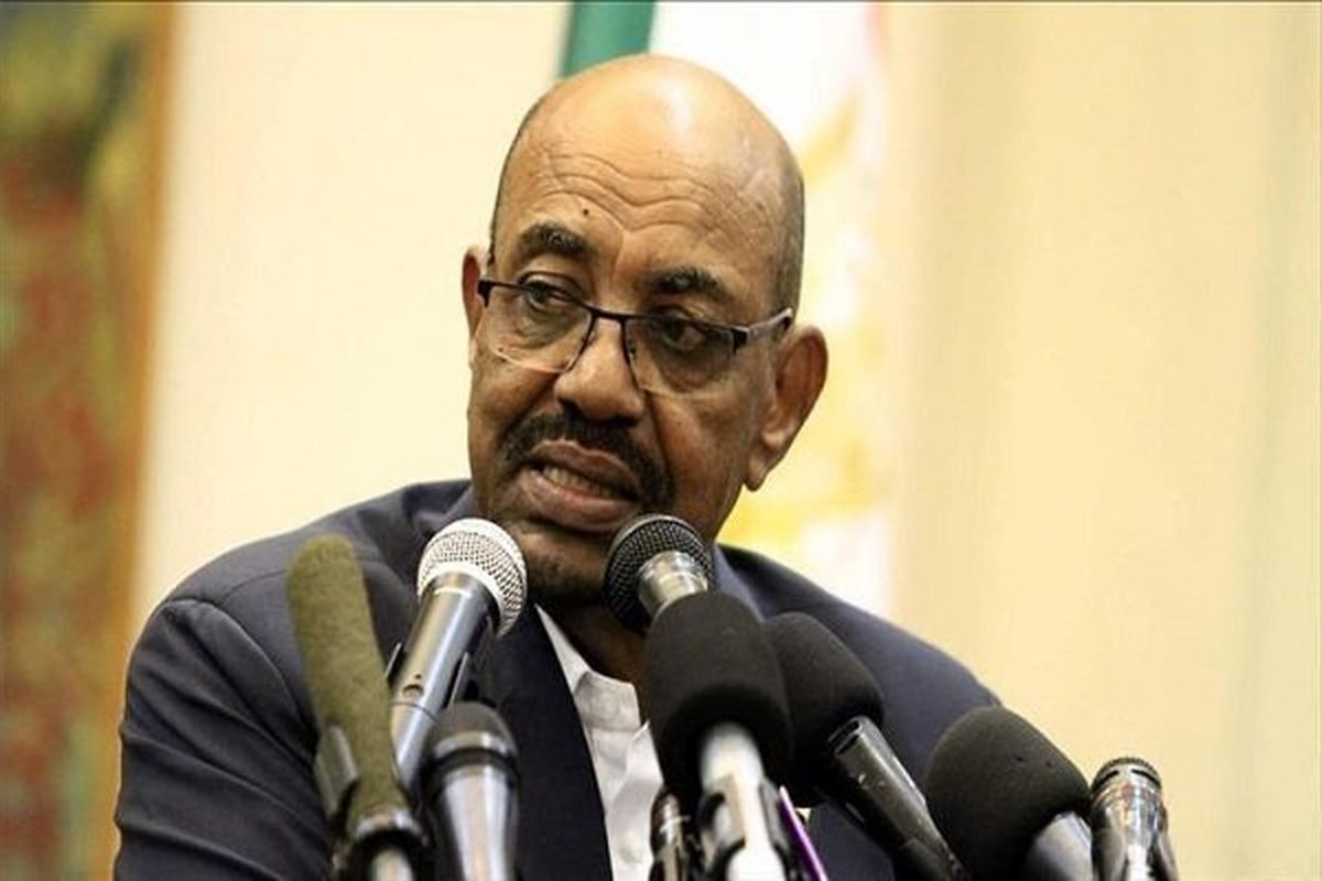 عمر البشیر: دستان تظاهرات کنندگان را قطع خواهم کرد