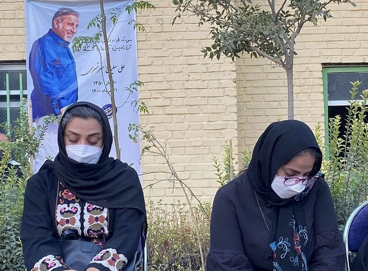 همسر و دختر علی سلیمانی در مراسم چهلمش + عکس