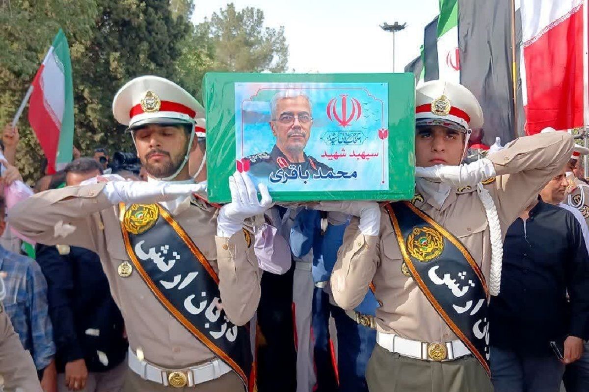 تصویری از مزار خانوادگی شهید باقری در بهشت زهرا (س)