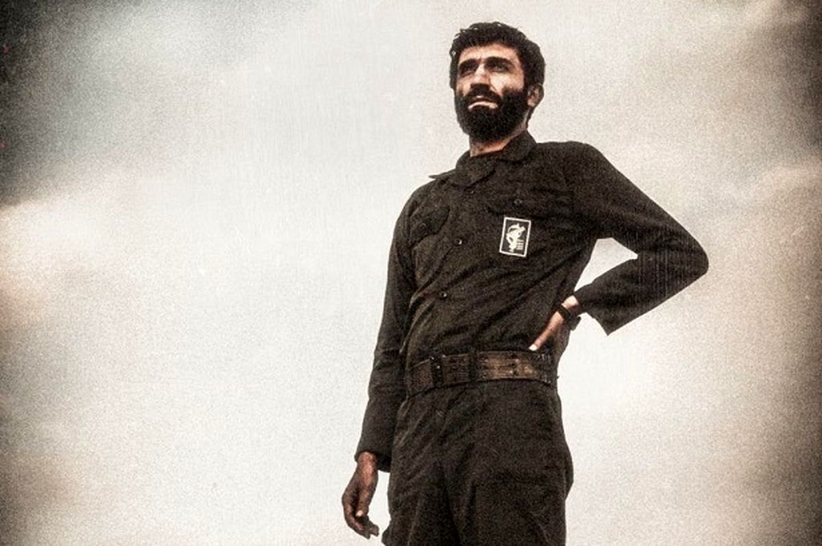 گریم چهره ام روزی پنج ساعت وقت می برد/ حاج احمد همچنان در غبار