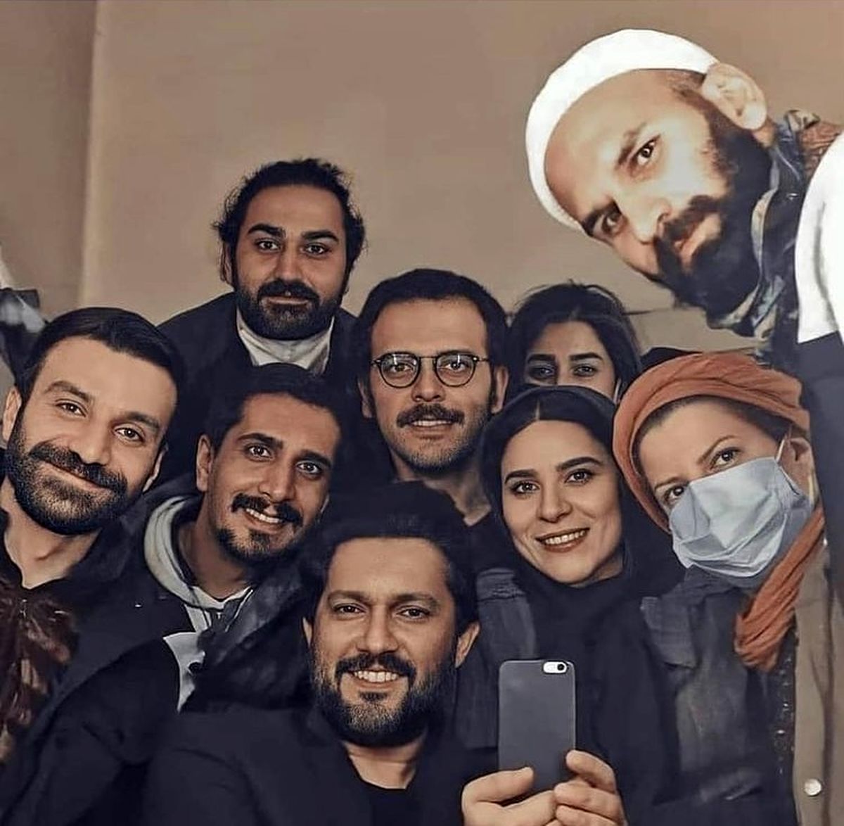حامد بهداد و عوامل سریال می خواهم زنده بمانم + عکس