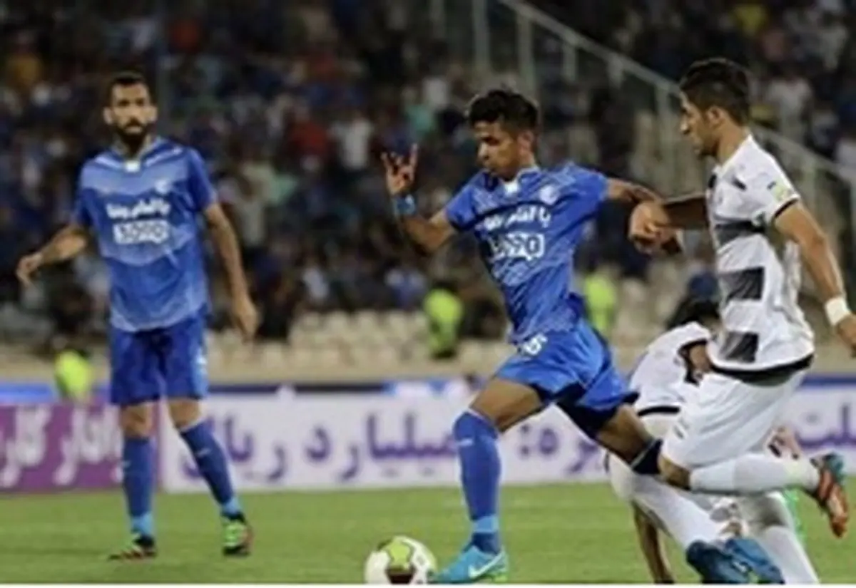 بازیکنی که برای هواداران دلبری می کند!